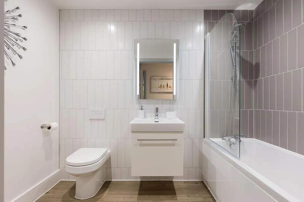 Stylish Town Centre Apartment, W Parking, Nr Beach 본머스