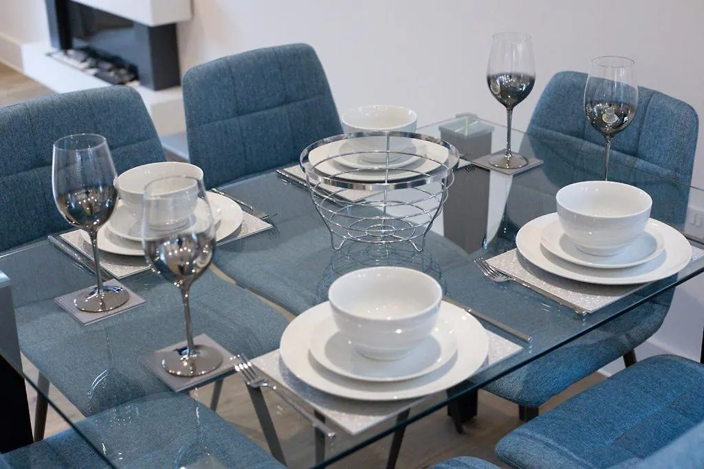 Stylish Town Centre Apartment, W Parking, Nr Beach 본머스