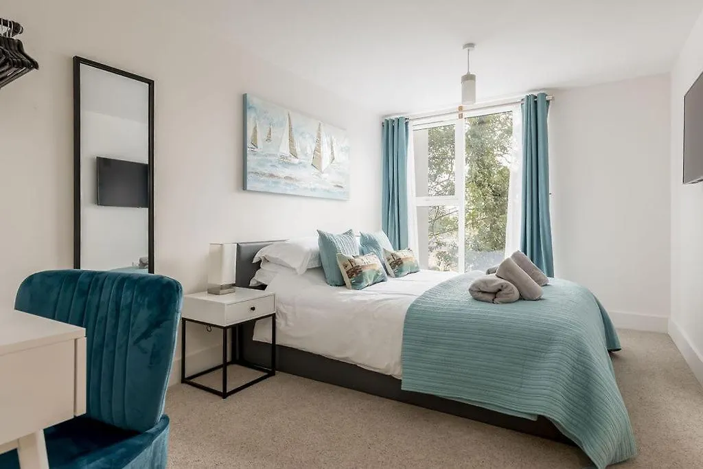 Stylish Town Centre Apartment, W Parking, Nr Beach 본머스