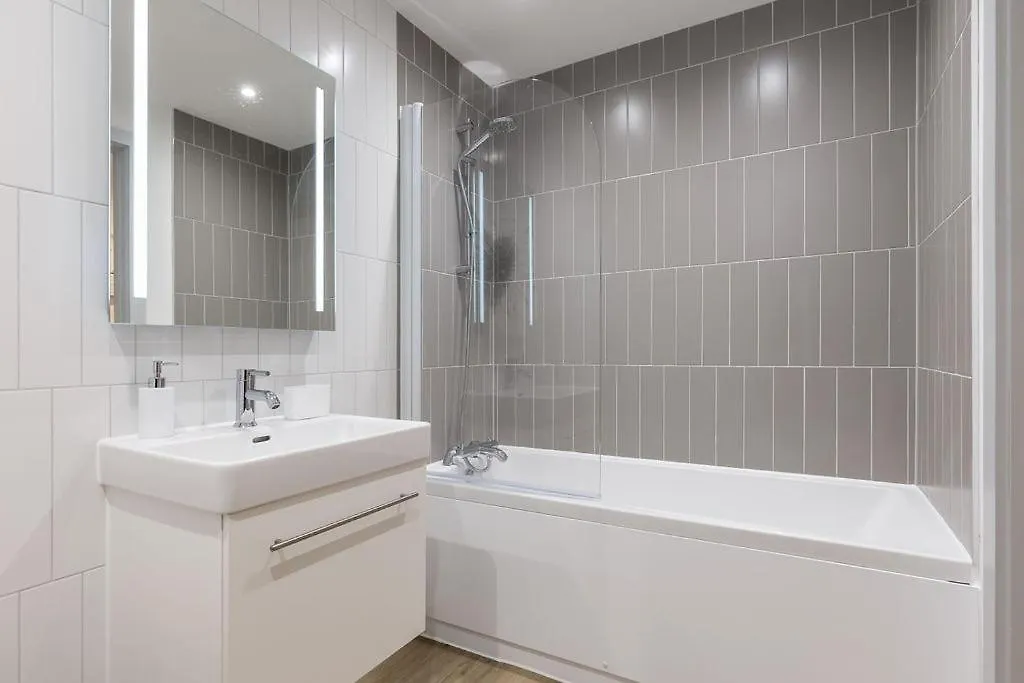 아파트 Stylish Town Centre Apartment, W Parking, Nr Beach 본머스