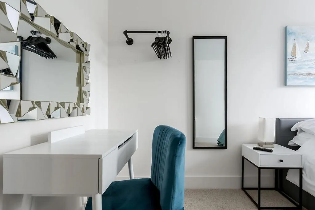 Stylish Town Centre Apartment, W Parking, Nr Beach Bournemouth